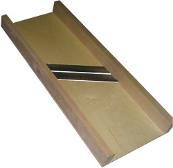 Доска-шинковка д/капусты (ШК-3) деревянная (2 ножа, 55х21 см),  (10)